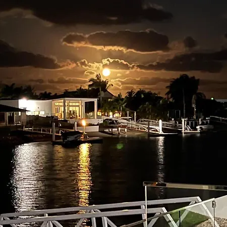 Waterfront Bliss On Maroochydore Canal Exterior photo