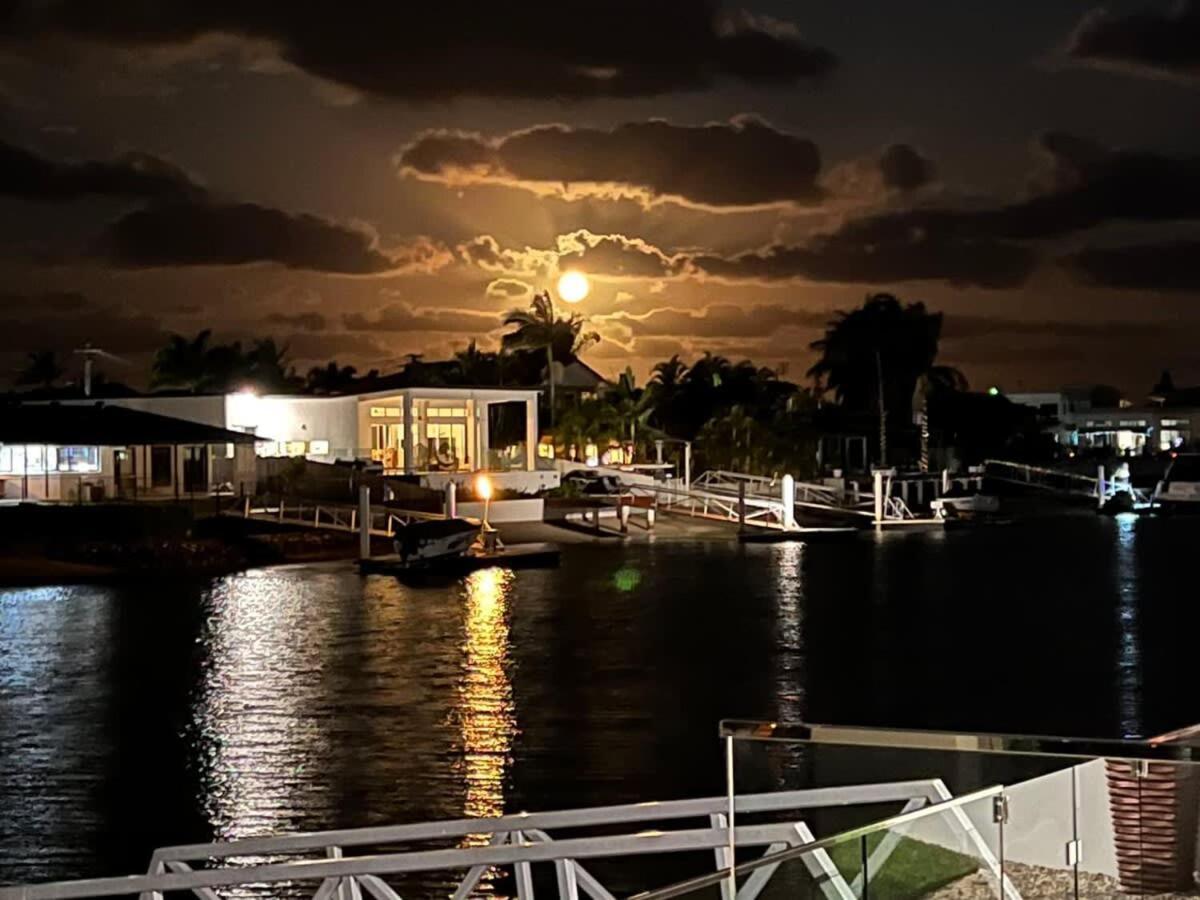 Waterfront Bliss On Canal