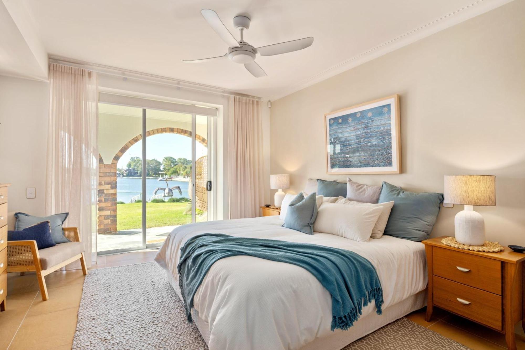 Waterfront Bliss On Canal Holiday home Maroochydore