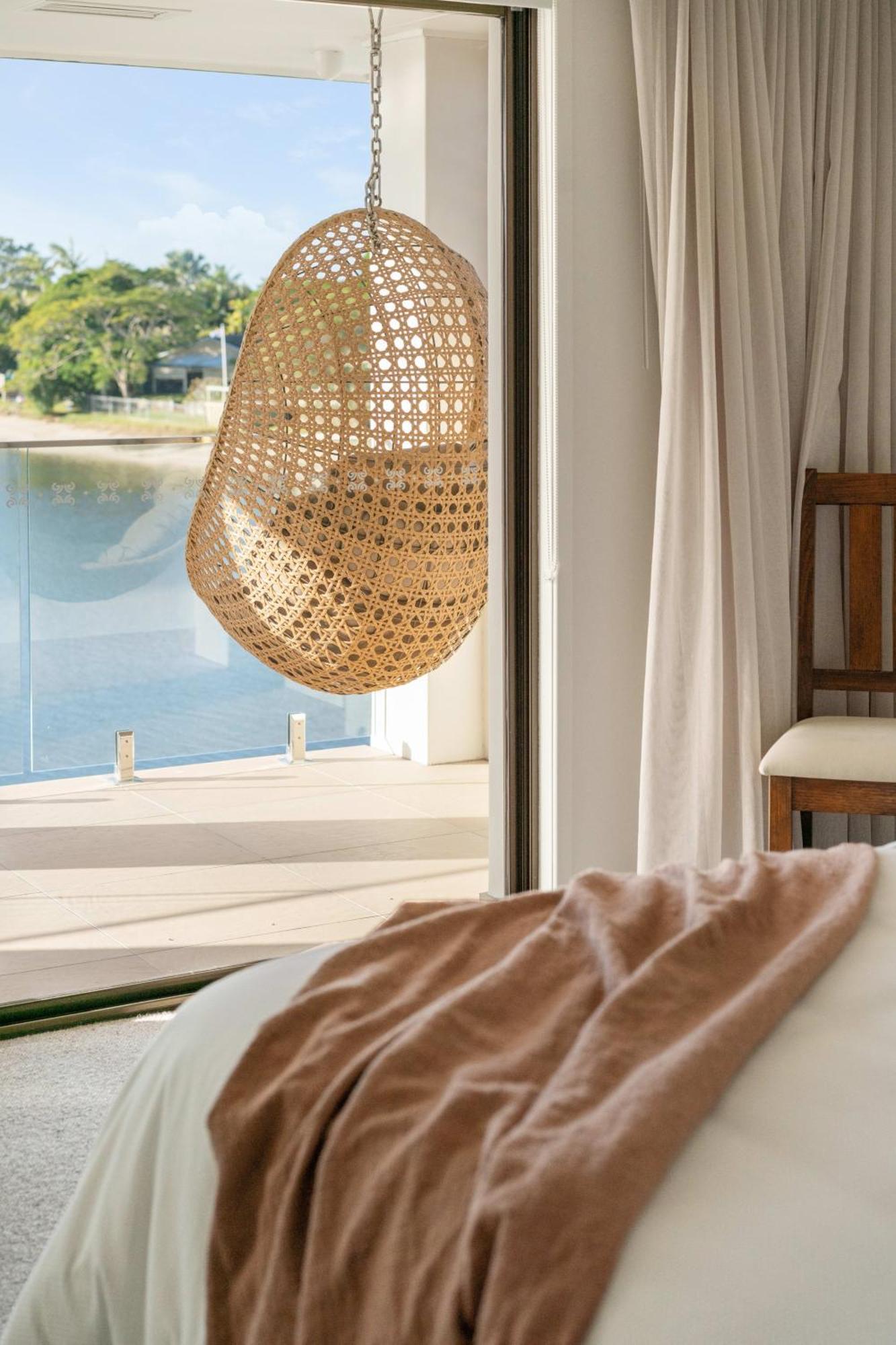 Waterfront Bliss On Canal Holiday home Maroochydore