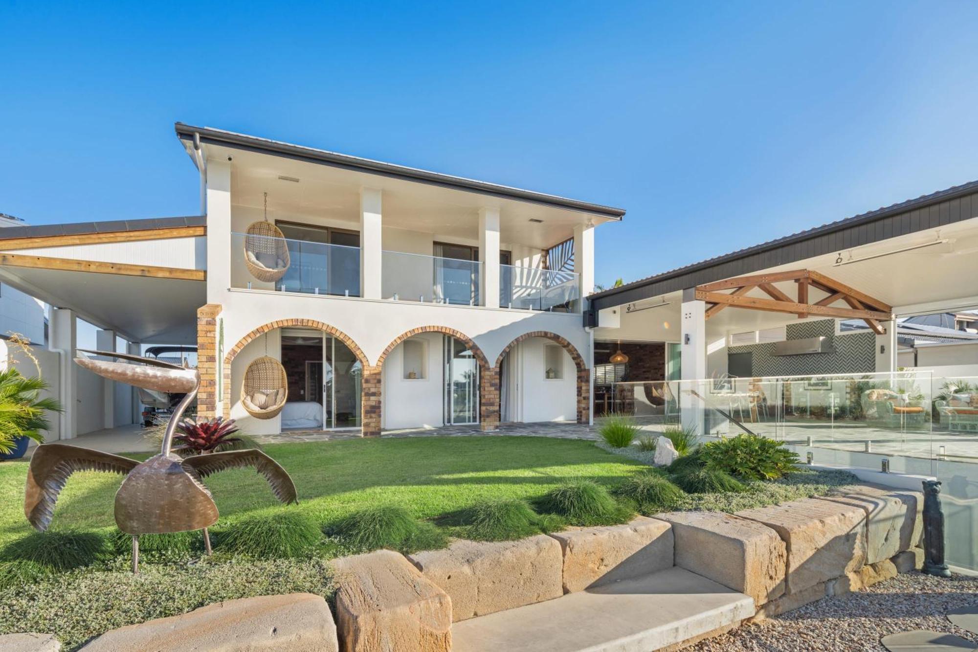 Waterfront Bliss On Canal Holiday home